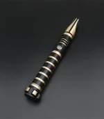 Mando V2 Gold Duelling Lightsaber - obrazek 2