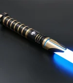 Mando V2 Gold Duelling Lightsaber - obrazek 4